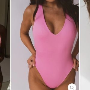 Londre the Crossback One Piece - Scuba Pink size M